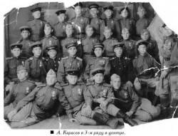 А. Карасев (в третьем ряду, в центре)
