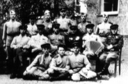 Степаненко И. Ф.  Десау. 1945, июль -август (2 ряд справа)