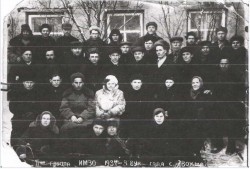 Учеба, 1937-38 годы, село Вохма (в третьем ряду, четвертый слева)