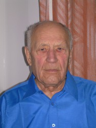 Ростиславу Венедиктовичу 82 года